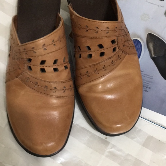 clarks mens leather mules